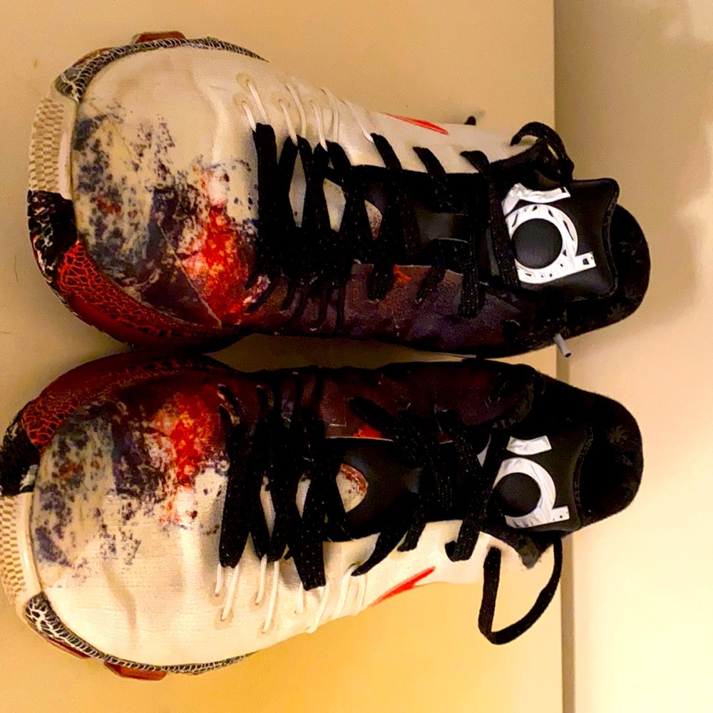 KD 8 Christmas Men’s size 11. Good used condition hard to find.